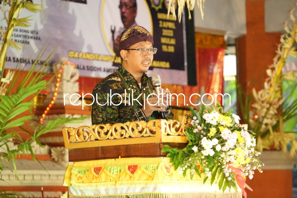 DHARMA - Bupati Sidoarjo, Ahmad Muhdlor Ali hadir di tengah - tengah umat Hindu dalam acara Dharma Santi Tahun 2023 di Pura Jala Siddhi Amertha, Kecamatan Gedangan, Sidoarjo, Minggu (02/04/2023). 