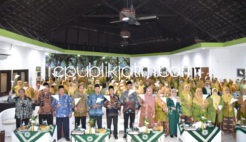 MUSYDA - Bupati Sidoarjo Ahmad Muhdlor Ali menyampaikan pesan saat Musyda ke 12 PD Aisyiyah Kabupaten Sidoarjo yang digelar Hotel Grand Whiz Trawas, Mojokerto, Sabtu (06/05/2023) malam.