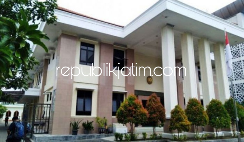 VONIS - Pengadilan Negeri Kabupaten Gresik, Jawa Timur menjatuhkan vonis bersalah terhadap terdakwa tindak pidana di bidang perpajakan berinisial SMR, Senin (22/05/2023) kemarin.