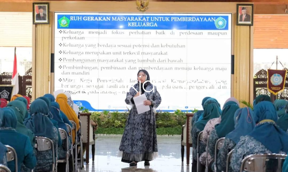 PAPARAN - Ekonom Umsida, Isna Fitria Agustina mengakui antusias melihat perkembangan program KURMA sebagai inisiatif langkah yang tepat dalam mengatasi kesenjangan gender di sektor ekonomi, Rabu (31/05/2023). 
