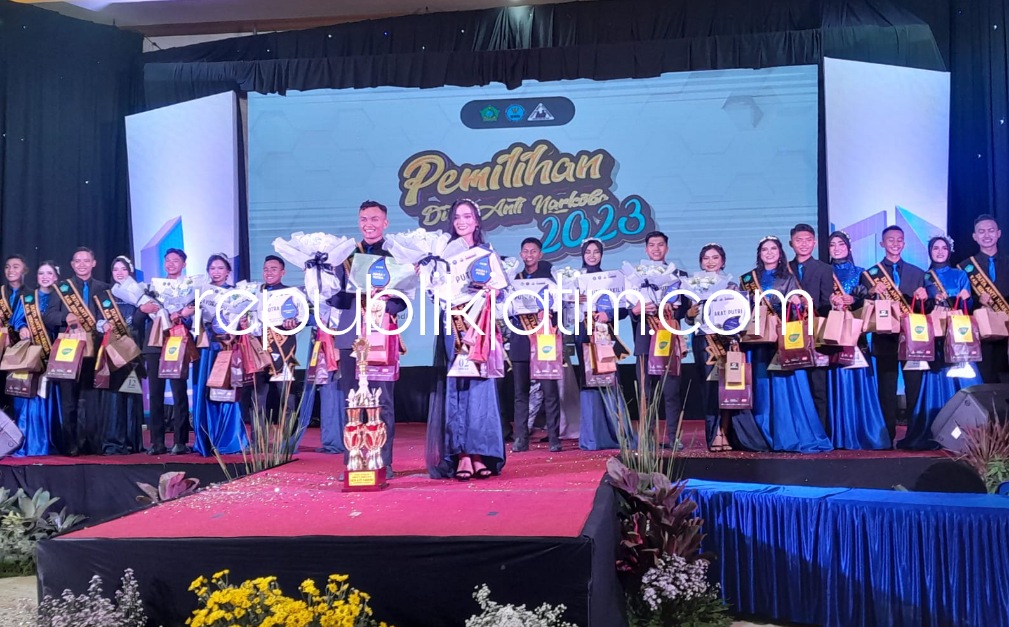 JUARA - Para juara dan finalis Duta Antinarkoba Sidoarjo 2023 berpose bersama saat grand final di Graha KBM Desa Kemangsen, Kecamatan Balongbendo, Sidoarjo, Senin (26/6/2023) sore.