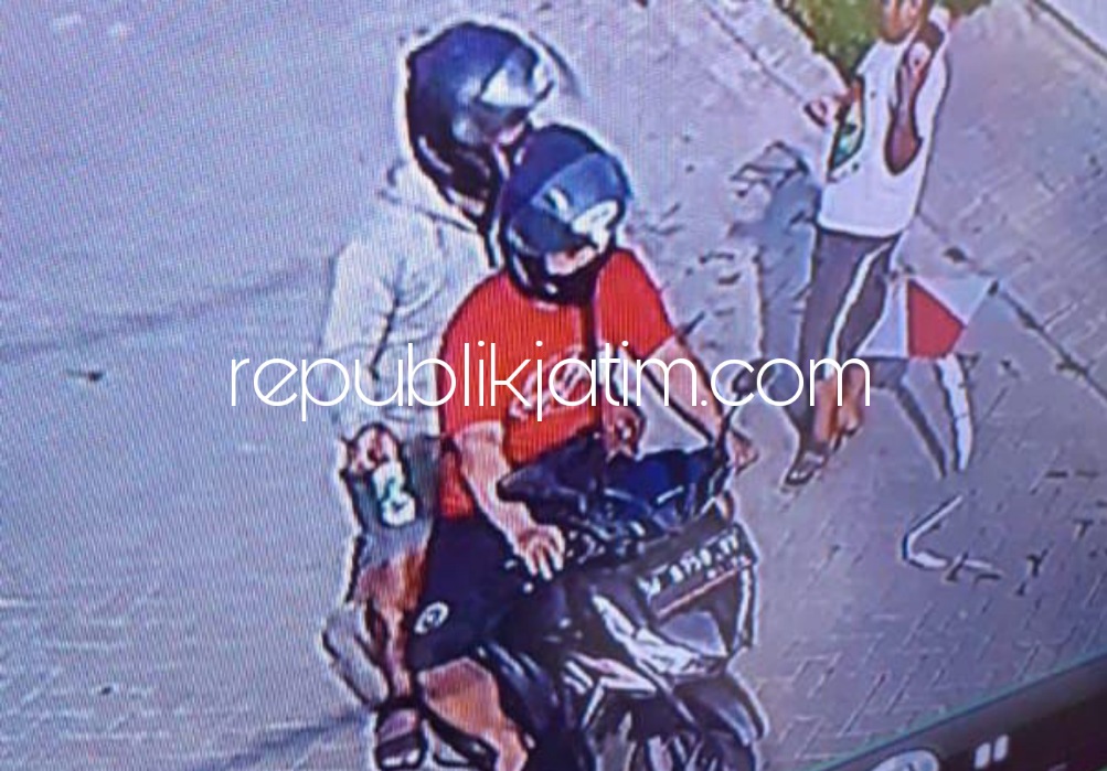 TEREKAM - Aksi pencurian di Perumahan Surya Garden, Desa Sidodadi, Kecamatan Candi, Sidoarjo terekam CCTV dengan ciri bertato, Selasa (27/06/2023).