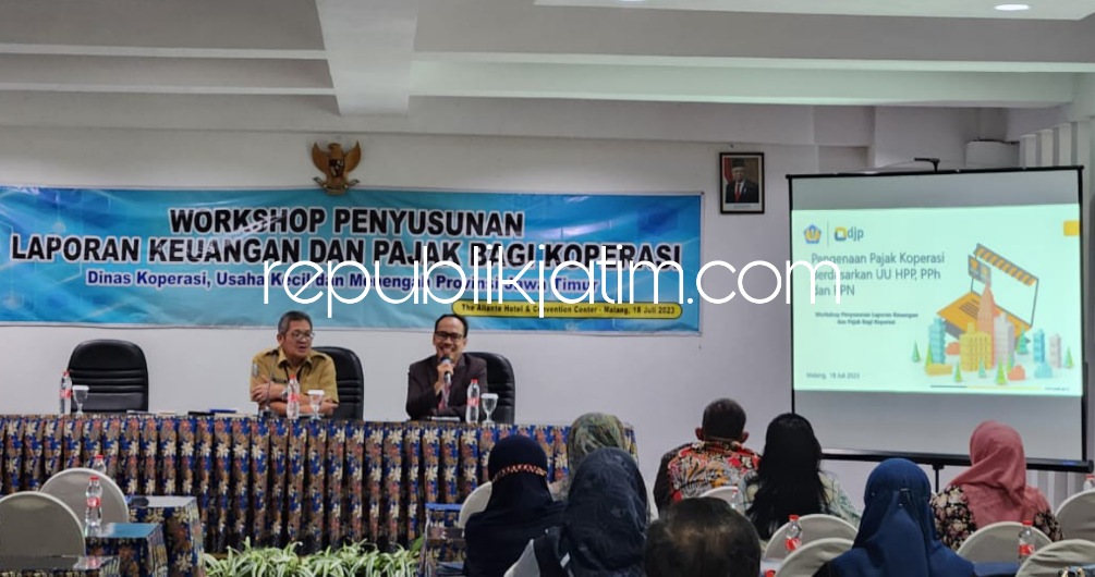 PAJAK - Fungsional Penyuluh Kanwil DJP Jatim II Chandra Hadi jadi narasumber Workshop Penyusunan Laporan Keuangan (Lapkeu) dan Pajak Bagi Koperasi yang digelar Dinas Koperasi, Usaha Kecil dan Menengah di Aliante Hotel Malang, Selasa (18/07/2023).
