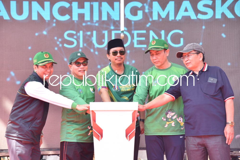 LAUNCHING - Bupati Sidoarjo Ahmad Muhdlor Ali melaunching Maskot Si Udeng (Udang Bandeng) Porprov Jatim VIII Tahun 2023 kepada masyarakat Sidoarjo sebagai tuan rumah penyelenggaran Porprov Jatim VIII, Minggu (03/09/2023).
