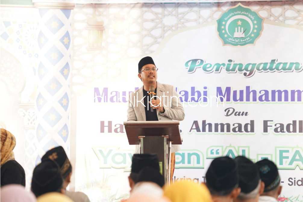 MAULID - Bupati Sidoarjo, Ahmad Muhdlor Ali bersama tokoh masyarakat menghadiri acara Maulid Nabi Muhammad SAW dan haul ke 21 KH Ahmad Fadlil di halaman Yayasan Pendidikan Al Fadlily Desa Cangkringturi, Kecamatan Prambon, Sidoarjo, Sabtu (07/10/2023).