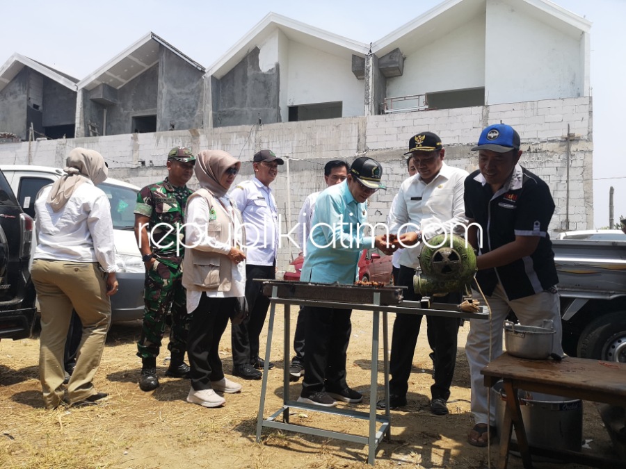 SILATURRAHMI - Wabup Sidoarjo Subandi menghadiri acara silaturahmi peternak kambing dan domba yang digelar Dinas Pangan dan Pertanian, di Lapangan Area Tambak Desa Damarsi, Kecamatan Buduran, Sidoarjo, Rabu (01/11/2023).