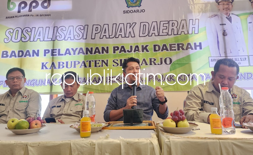SOSIALISASI - Kepala BPPD Pemkab Sidoarjo menggelar Sosialisasi Pajak Daerah untuk puluhan anggota PWI Sidoarjo di sela agenda Raker II PWI Sidoarjo, di Villa Attaka, Kota Batu, Sabtu (09/12/2023). 