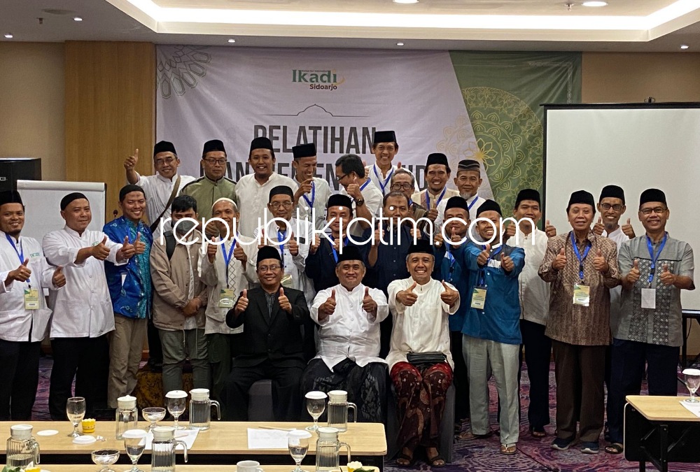 PELATIHAN - PD IKADI Sidoarjo mengajak para takmir masjid untuk memakmurkan dan meramaikan masjid dengan menggelar Pelatihan Manajemen Masjid yang digelar di Fave Hotel Sidoarjo, Minggu (10/12/2023).