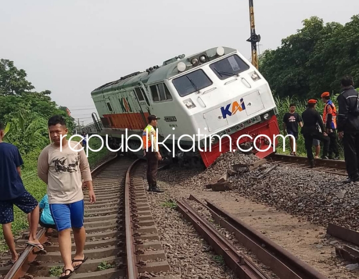 ANJLOK - KA Pandalungan jurusan Jakarta - Jember anjlok di dekat Stasiun KA Tanggulangin, Desa Kalitengah, Kecamatan Tanggulangin, Sidoarjo, Minggu (14/01/2024). 