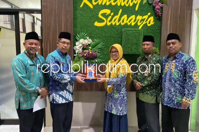 MoU - Smamita dan Kemenag Sidoarjo bekerja sama penyelenggaraan dan pengembangan Excellent Tahfidh Program dengan Penandatanganan MoU yang dilakukan Waka Kurikulum, Irma Rusdiana dan Kepala Kemenag M Arwani di Gedung Kemenag, Kamis (18/01/2024).