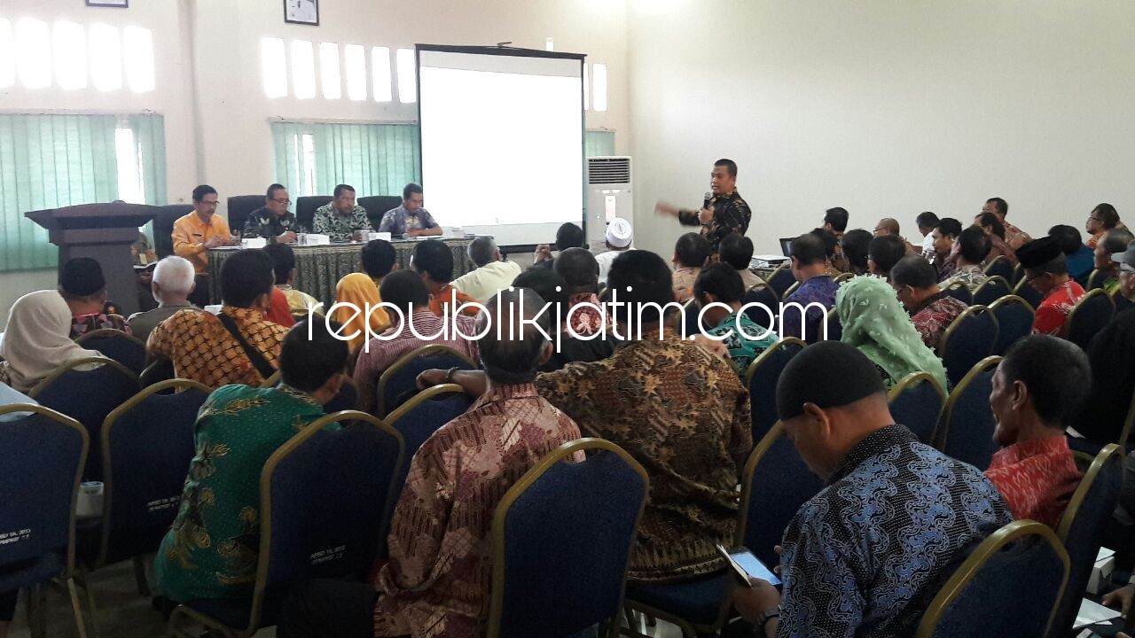 RAPAT KOORDINASI - Seluruh Panitia Pilkades Serentak Rapat Koordinasi dan Evaluasi di kantor Badan Pemerdayaan Masyarakat Perumpuan dan Keluarga Berencana(BPM PKB) Pemkab Sidoarjo, Kamis (04/01/2018).