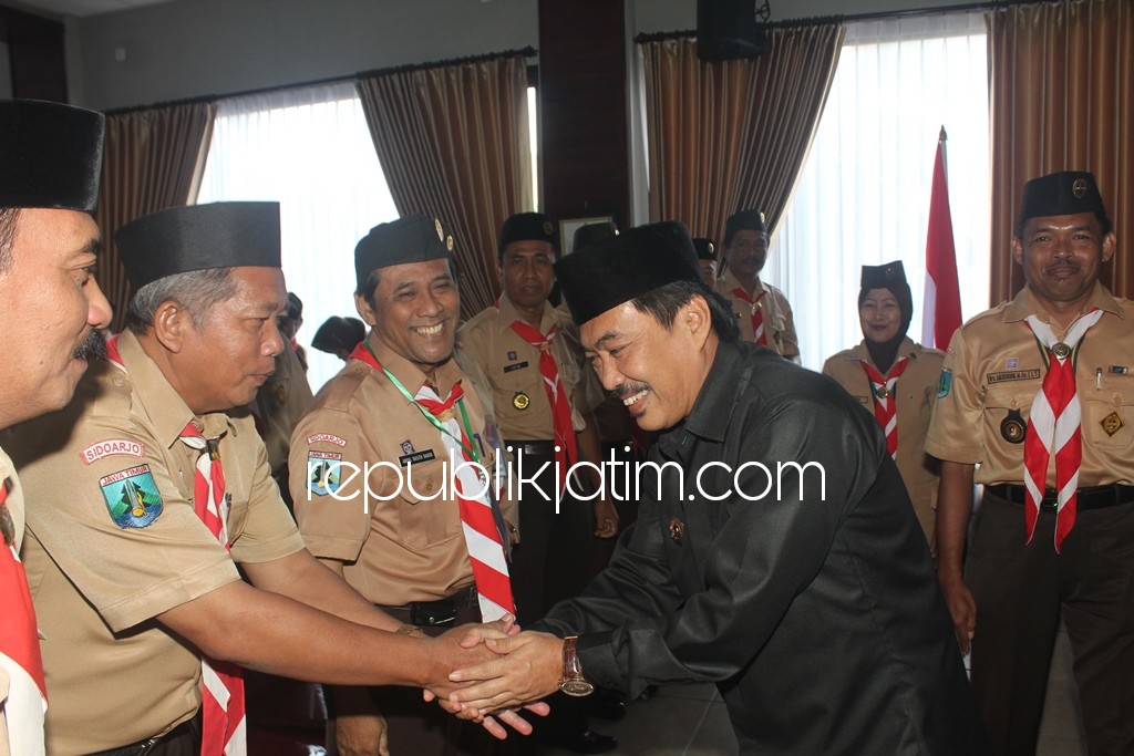 DIBUKA -Wakil Bupati Sidoarjo, Nur Ahmad Syaifuddin membuka acara Kursus Mahir Dasar (KMD) yang diikuti 55 Pengawas Sekolah di kantor PGRI Sidoarjo, Senin (08/01/2018).