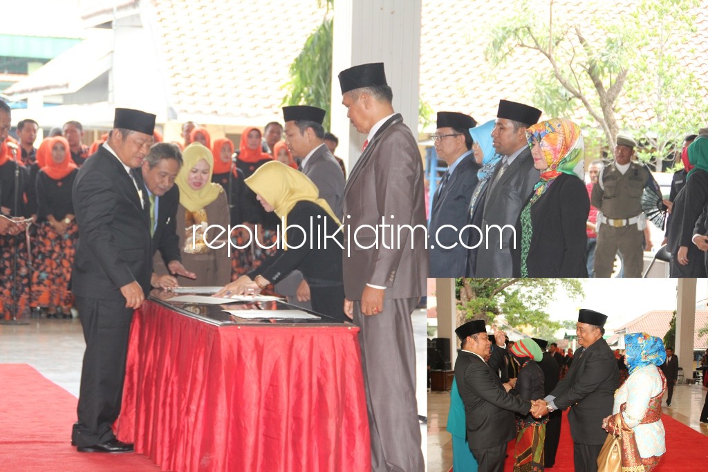DILANTIK - Ratusan pejabat struktural mulai eselon II, III, dan IV dilantik Bupati Sidoarjo menduduki jabatan barunya di Pendopo Delta Wibawa Sidoarjo, Kamis (11/01/2018).