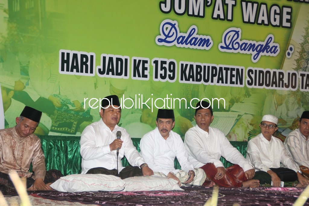 SEMAAN - Bupati Sidoarjo, Saiful Ilah membuka acara Majlis Sema’an Al-Qur’an (Mantab) Jumat Wage Dzikrul Ghofilin di Pendopo Delta Wibawa, Sidoarjo, Jumat, (19/01/2018).