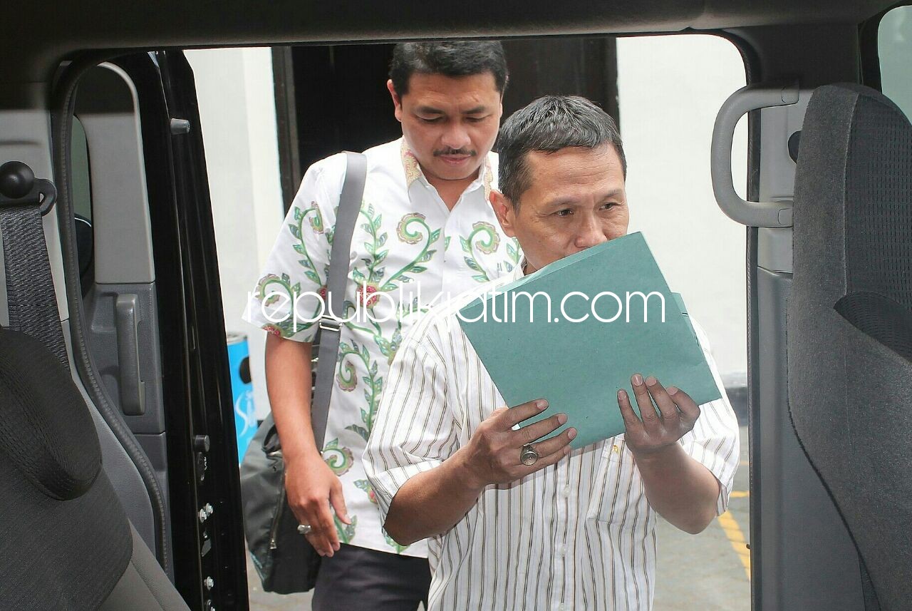 DIPUTUS - Mahmakah Agung (MA) memvonis mantan Direktur Utama PDAM Delta Tirta Sidoarjo, Sugeng Mujiadi 8 tahun penjara denda Rp 500 juta dalam putusan kasasinya.