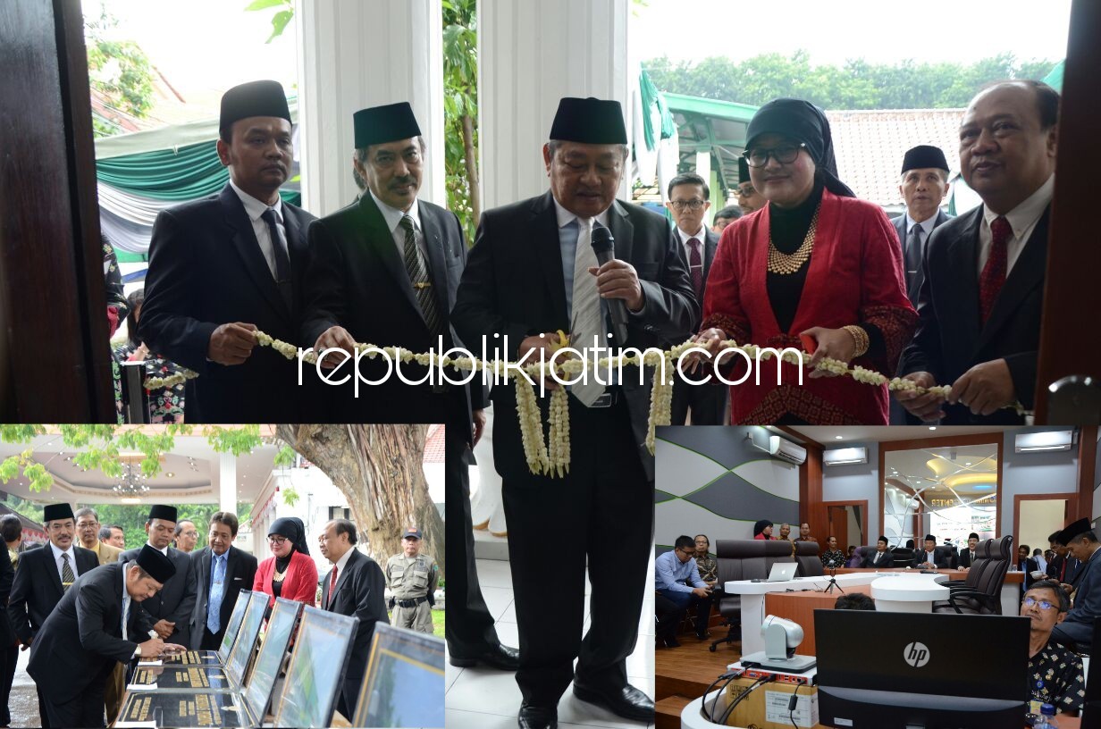 RESMIKAN - Bupati Sidoarjo, Saiful Ilah meresmikan gedung COC dan sejumlah proyek lainnya di Pendopo Delta Wibawa, Kamis (01/02/2018).