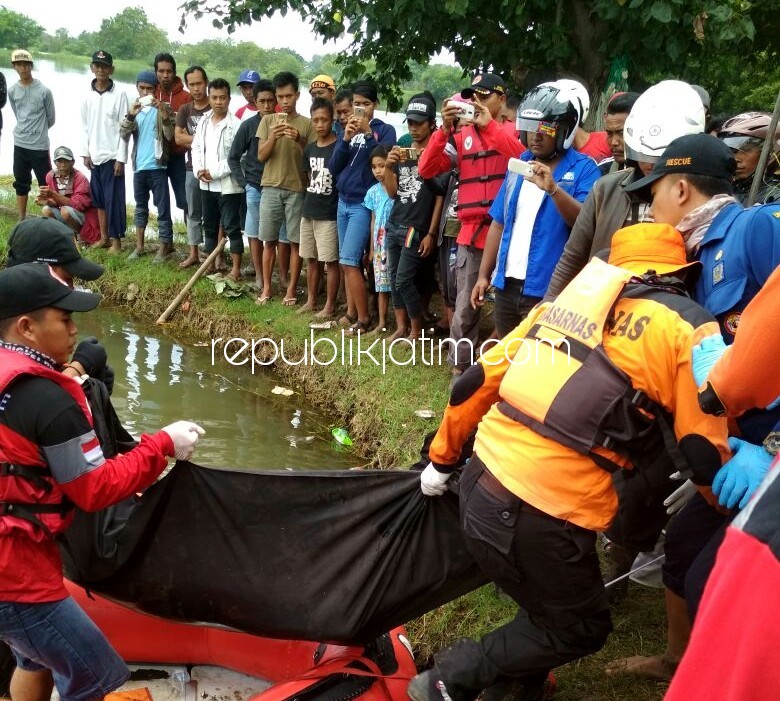 DITEMUKAN - Penembak burung, Udin Jaelani (25) ditemukan petugas gabungan yang melakukan pencarian di tambak melibatkan dua penyelaman, Senin (05/02/2018).