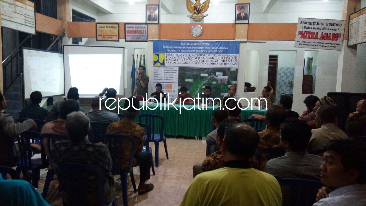 KOORDINASI - Rapat koordinasi antara pejabat PUPR Pemkab Sidoarjo dan BBWS untuk mengatasi langganan banjir di wilayah Jabon, Jumat (09/02/2018) malam.