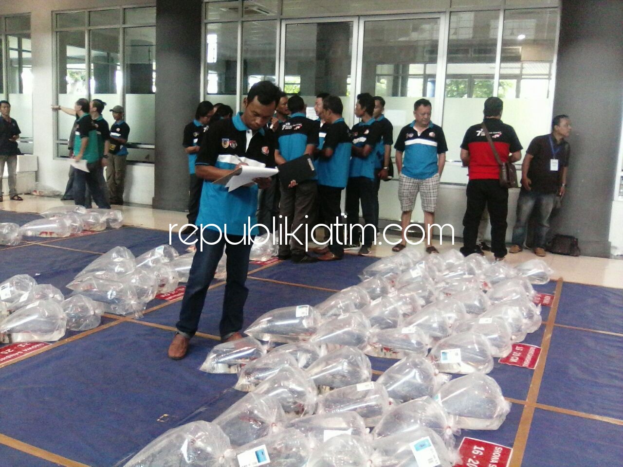 IKAN HIAS - Festival ikan hias dalam rangkaian hari jadi Pemkab Kediri diikuti ratusan peserta, Minggu (04/03/2018).