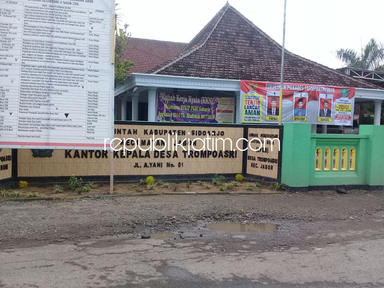 TERTANGKAP - Oknum Kasun, Desa Trompoasri, Kecamatan Jabon, Kabupaten Sidoarjo, BH diringkus tim Saber Pungli, Unit Tipikor, Satuan Reskrim, Polresta Sidoarjo kemarin.