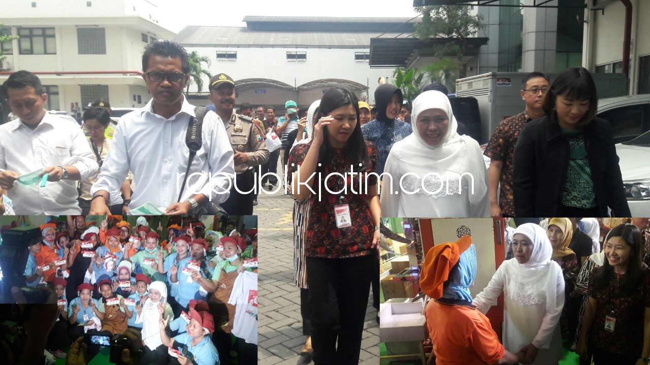 SAPA - Calon Gubernur (Cagub) Jawa Timur, Khofifah Indar Parawansa mengunjungi PT Santos Jaya Abadi produsen berbagai macam kopi di Desa Gilang, Kecamatan Taman, Kabupaten Sidoarjo sambil menyata 3.000 karyawannya, Jumat (08/03/2018).